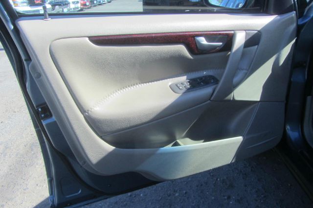 2003 Volvo XC70 LE 4D Passenger Van