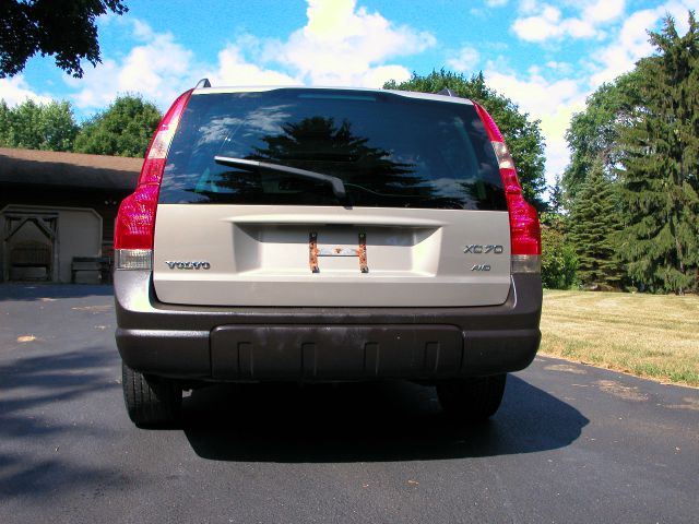 2004 Volvo XC70 LE 4D Passenger Van