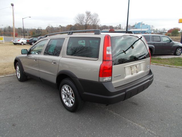 2004 Volvo XC70 LE 4D Passenger Van