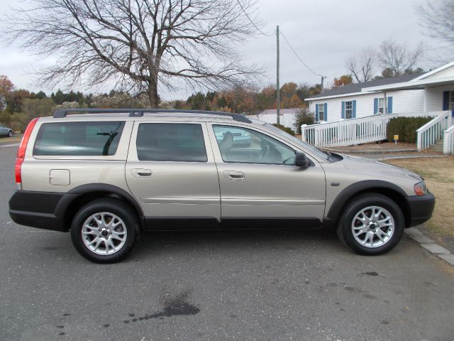 2004 Volvo XC70 LE 4D Passenger Van