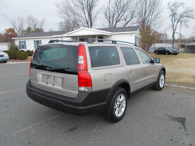 2004 Volvo XC70 LE 4D Passenger Van
