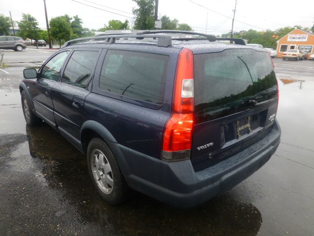 2004 Volvo XC70 LE 4D Passenger Van