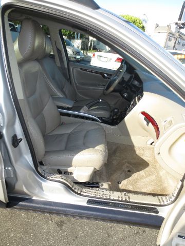 2004 Volvo XC70 LE 4D Passenger Van