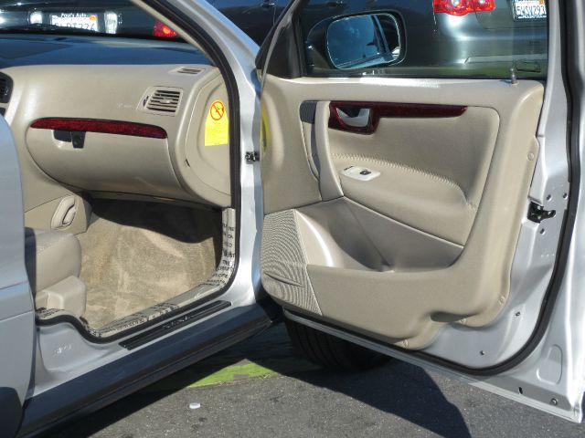 2004 Volvo XC70 LE 4D Passenger Van