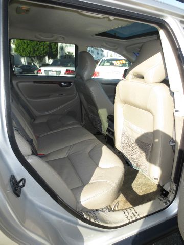 2004 Volvo XC70 LE 4D Passenger Van