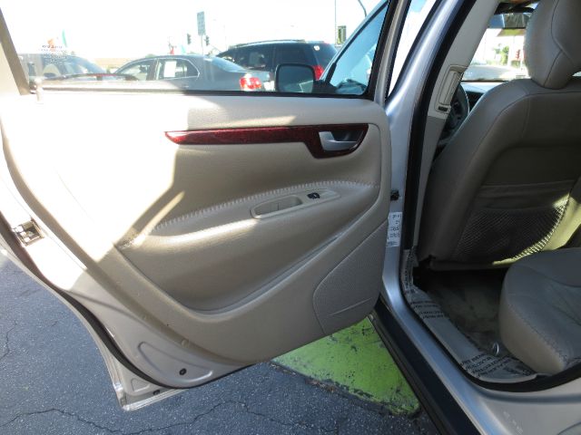 2004 Volvo XC70 LE 4D Passenger Van