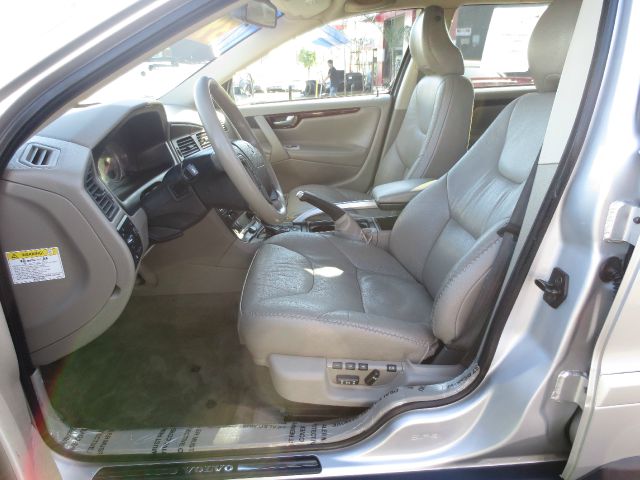 2004 Volvo XC70 LE 4D Passenger Van