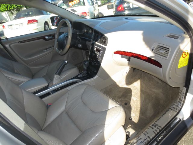 2004 Volvo XC70 LE 4D Passenger Van