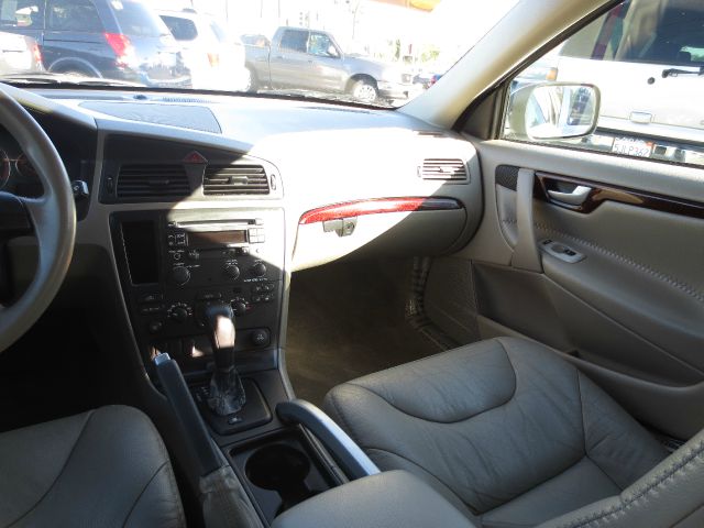 2004 Volvo XC70 LE 4D Passenger Van