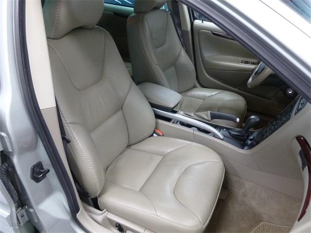 2004 Volvo XC70 Unknown