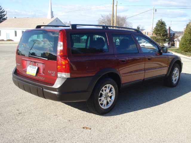 2004 Volvo XC70 LE 4D Passenger Van