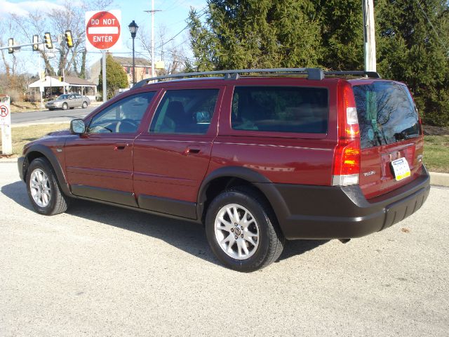 2004 Volvo XC70 LE 4D Passenger Van