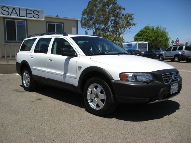 2004 Volvo XC70 LS Flex Fuel 4x4 This Is One Of Our Best Bargains