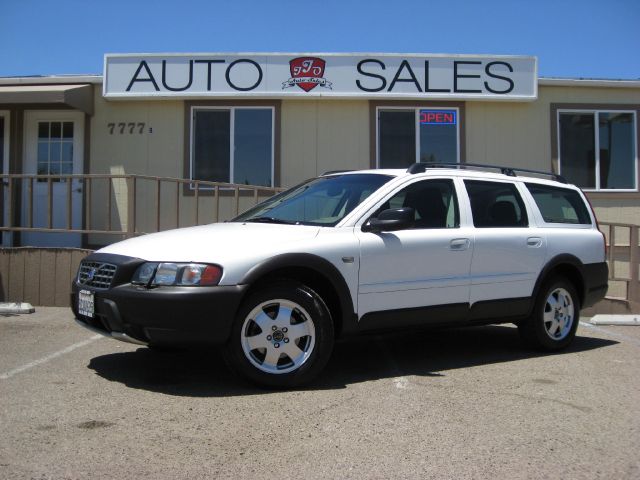 2004 Volvo XC70 LS Flex Fuel 4x4 This Is One Of Our Best Bargains
