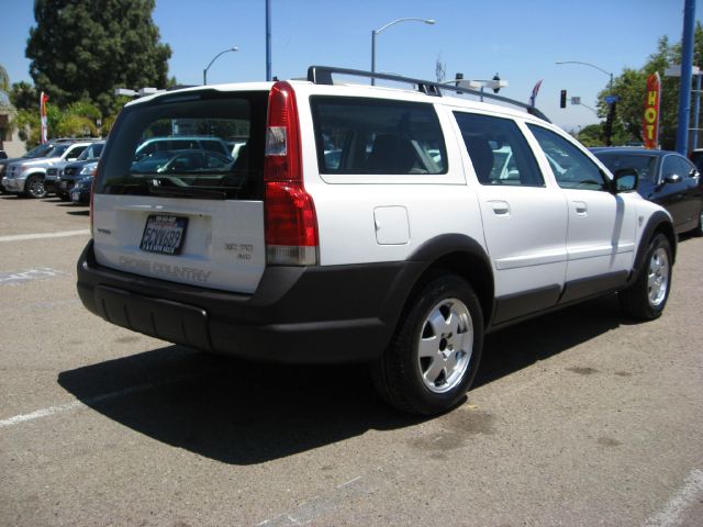 2004 Volvo XC70 LS Flex Fuel 4x4 This Is One Of Our Best Bargains