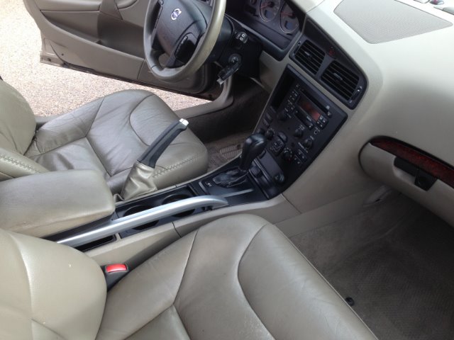 2004 Volvo XC70 LE 4D Passenger Van