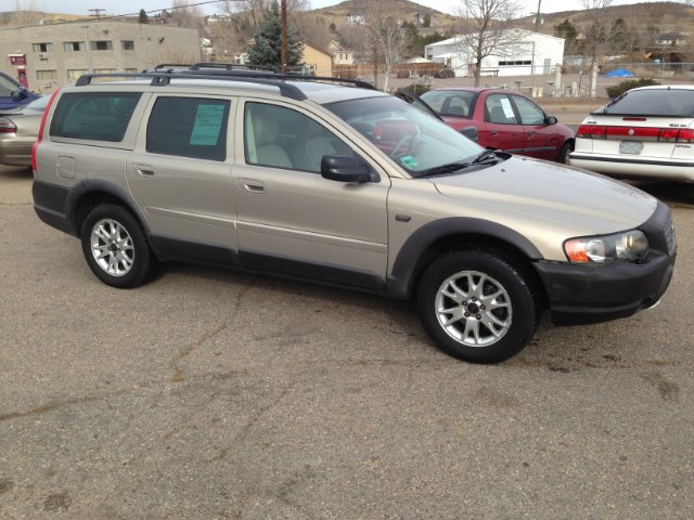 2004 Volvo XC70 LE 4D Passenger Van