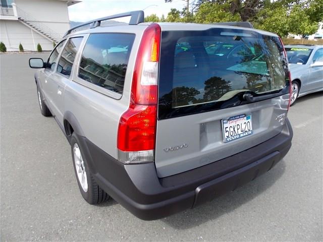 2004 Volvo XC70 4WD 4dr Sport