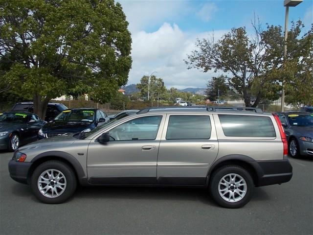 2004 Volvo XC70 4WD 4dr Sport