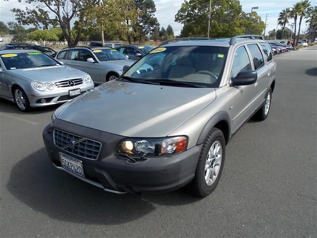 2004 Volvo XC70 4WD 4dr Sport