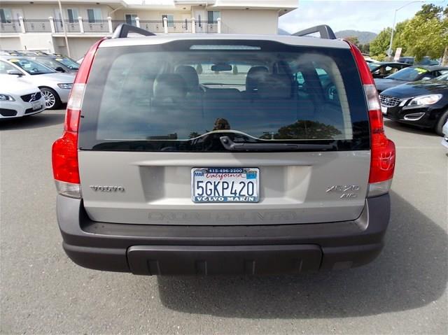 2004 Volvo XC70 4WD 4dr Sport