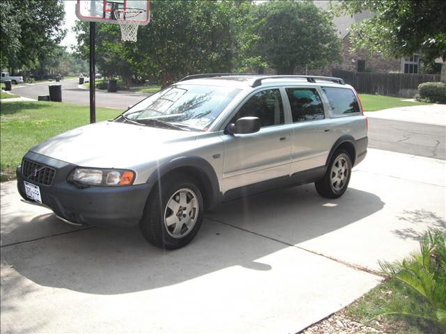 2004 Volvo XC70 Unknown
