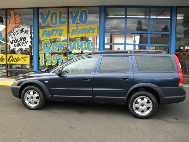 2004 Volvo XC70 LE 4D Passenger Van