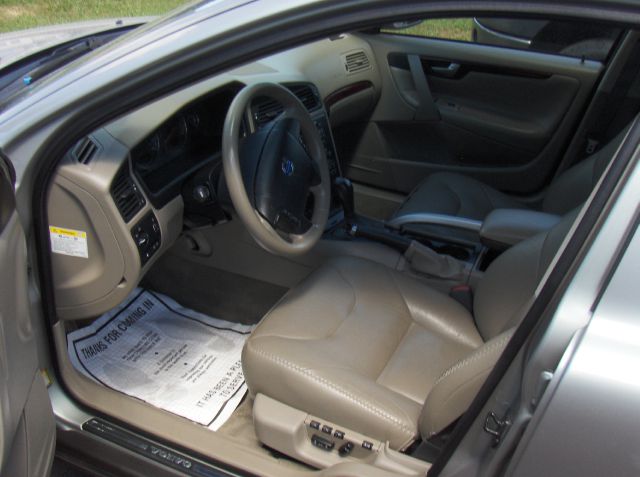 2004 Volvo XC70 LE 4D Passenger Van