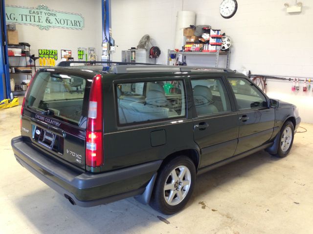 2004 Volvo XC70 LE 4D Passenger Van