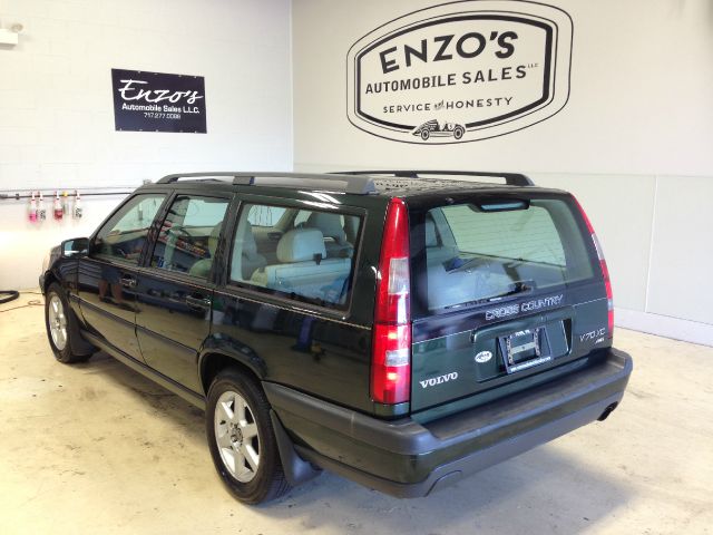 2004 Volvo XC70 LE 4D Passenger Van