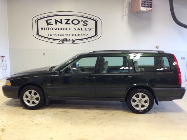 2004 Volvo XC70 LE 4D Passenger Van