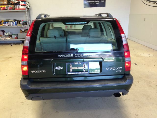 2004 Volvo XC70 LE 4D Passenger Van