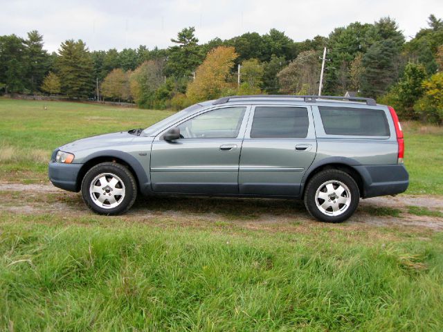 2004 Volvo XC70 LE 4D Passenger Van