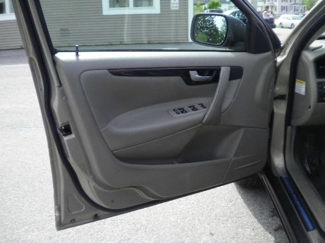 2005 Volvo XC70 LE 4D Passenger Van