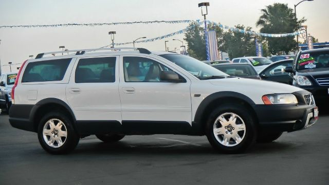 2006 Volvo XC70 LS Flex Fuel 4x4 This Is One Of Our Best Bargains
