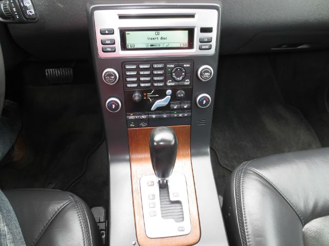 2009 Volvo XC70 Centurion Crew Cab 4WD