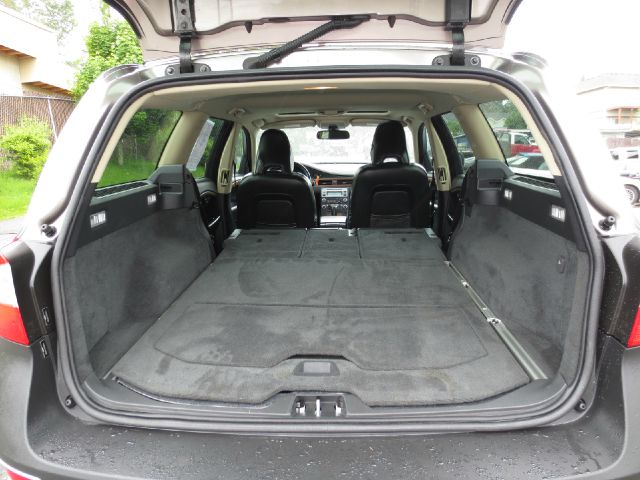 2009 Volvo XC70 Centurion Crew Cab 4WD
