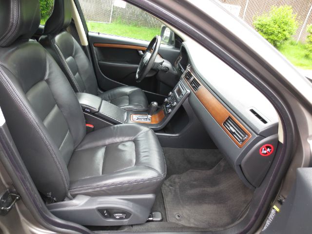 2009 Volvo XC70 Centurion Crew Cab 4WD