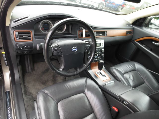 2009 Volvo XC70 Centurion Crew Cab 4WD