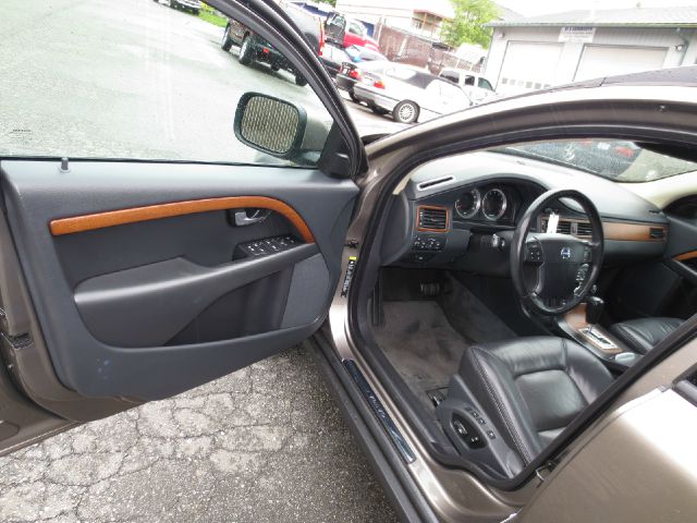 2009 Volvo XC70 Centurion Crew Cab 4WD