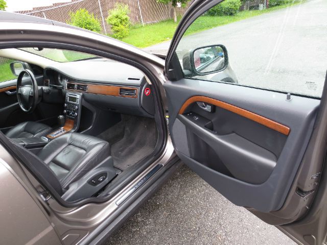 2009 Volvo XC70 Centurion Crew Cab 4WD