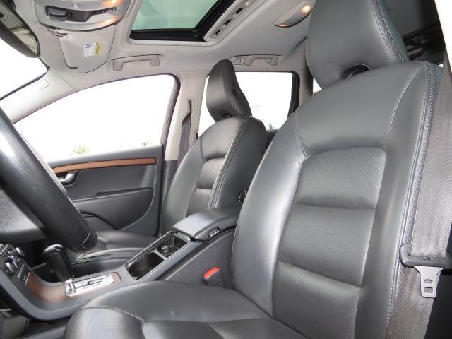 2010 Volvo XC70 Reg Cab 133 Inch WB Truck