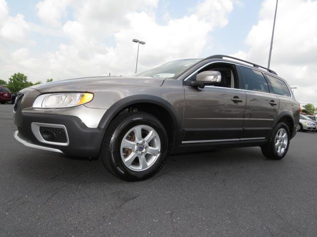 2010 Volvo XC70 Reg Cab 133 Inch WB Truck