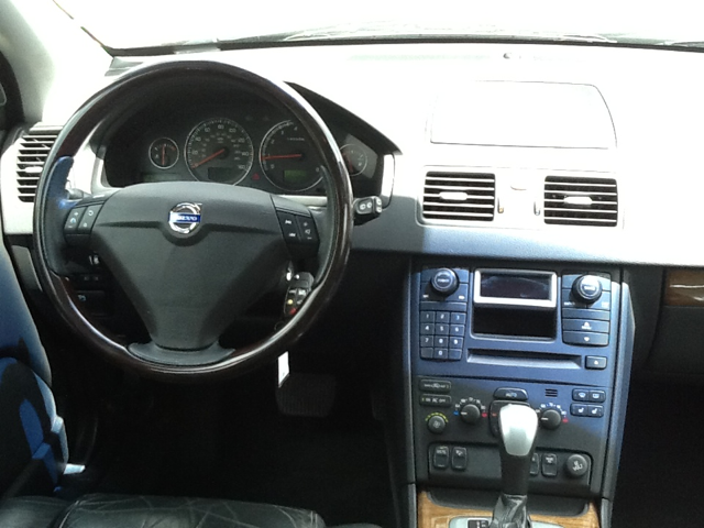 2004 Volvo XC90 3.0si Navigation Pano Htd Sts