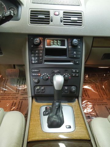 2004 Volvo XC90 3.0si Navigation Pano Htd Sts