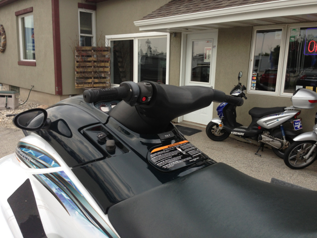 2001 YAMAHA 800 XLS 4dr Wgn 3.2L W/sunroof