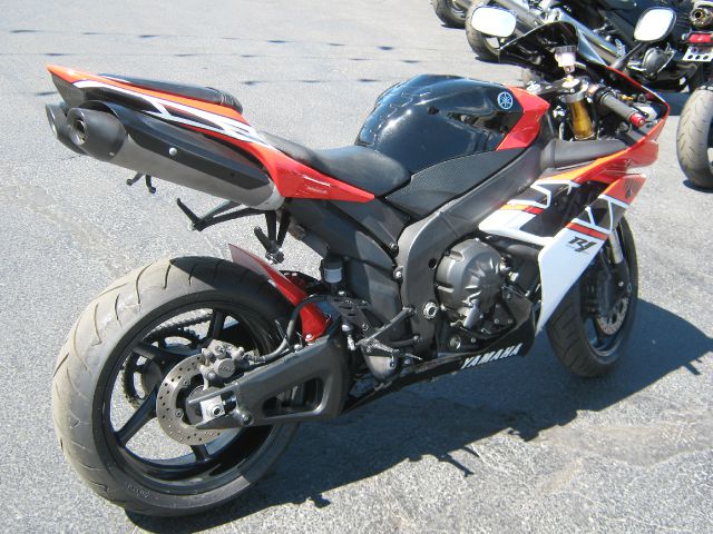 2008 YAMAHA YZF-R1 SLE Ext. Cab 4dr 4x4